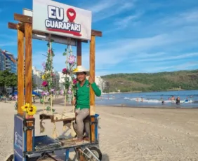 Imagem ilustrativa da imagem Criatividade para faturar renda extra com fotos de turistas em praia de Guarapari