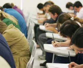 Imagem ilustrativa da imagem Veja os dez cargos com mais vagas no CNU 2025, com salários que chegam a R$ 9.711