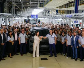 Imagem ilustrativa da imagem Stellantis anuncia R$ 13 bilhões em investimentos para Polo Automotivo de Goiana