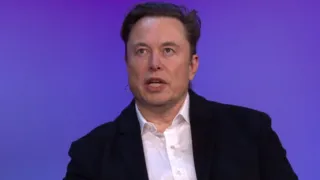 Imagem ilustrativa da imagem Fortuna de Elon Musk encolhe R$ 334 bilhões arrastada pela Tesla