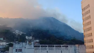 Imagem ilustrativa da imagem Incêndio provoca nuvem de fumaça no centro de Vitória