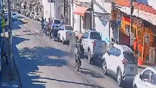 Imagem ilustrativa da imagem Motociclista empina moto, atropela e mata homem de 60 anos em MG