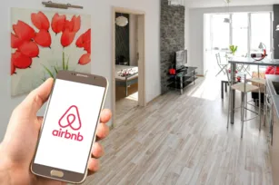 Imagem ilustrativa da imagem Airbnb proíbe câmeras de segurança dentro de imóveis alugados pelo app