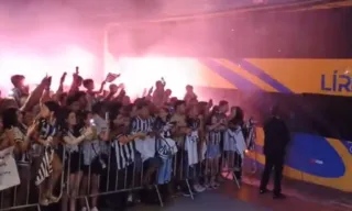 Imagem ilustrativa da imagem Atlético-MG é recebido com festa pela torcida em Vitória