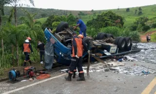 Imagem ilustrativa da imagem Caminhão tomba e motorista morre em acidente na BR-259 no ES
