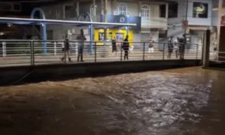 Imagem ilustrativa da imagem Casa de coordenador de Defesa Civil é invadida pela água durante forte chuva no ES