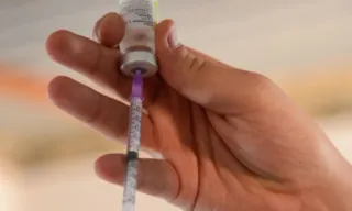 Imagem ilustrativa da imagem Cientistas estudam homem que tomou 217 vacinas contra a covid