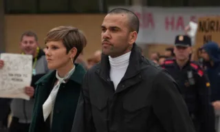 Imagem ilustrativa da imagem Daniel Alves está em liberdade provisória. Como seria no Brasil?