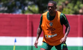 Imagem ilustrativa da imagem Douglas Costa tem lesão diagnosticada e pode desfalcar Fluminense na semifinal