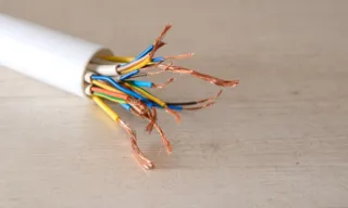 Imagem ilustrativa da imagem Fio desencapado