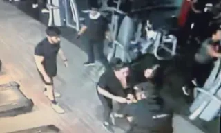 Imagem ilustrativa da imagem Idosa arranca dedo de mulher em academia durante briga por aparelho no México