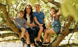 Imagem ilustrativa da imagem Kate Middleton afirma que precisou de tempo para revelar doença aos filhos