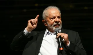 Imagem ilustrativa da imagem Lula critica uso da religião na política e diz que Bolsonaro se acovardou
