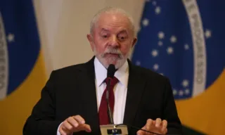 Imagem ilustrativa da imagem Lula pediu veto a imposto em compra de até US$ 50, diz líder na Câmara