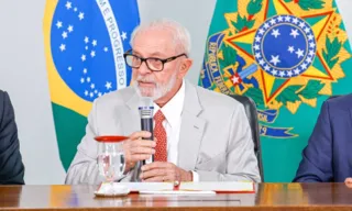 Imagem ilustrativa da imagem Lula usa gravata em homenagem ao cachorro 'Joca' e cobra providências