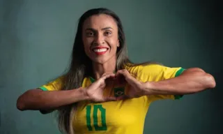 Imagem ilustrativa da imagem Marta quer disputar Paris-2024, mas prevê aposentadoria da seleção brasileira
