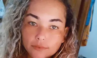 Imagem ilustrativa da imagem Mulher morre após ficar com vestido preso em corrente de moto no Piauí