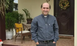 Imagem ilustrativa da imagem Padre Joãozinho e orquestra de violões na Festa da Penha