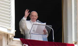 Imagem ilustrativa da imagem Papa Francisco nega boatos de renúncia e defende bênção a casais gays em livro