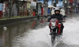 Imagem ilustrativa da imagem Prefeito do Rio pede que população antecipe volta para casa por risco de temporal
