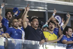 Imagem ilustrativa da imagem Ronaldo avança em venda da SAF do Cruzeiro a dono de rede de supermercados em Minas