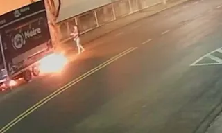 Imagem ilustrativa da imagem Trailer é incendiado em Jardim da Penha
