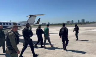 Imagem ilustrativa da imagem Veja vídeos da transferência de Marujo para presídio fora do ES