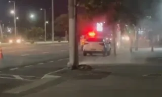 Imagem ilustrativa da imagem Vídeo mostra vazamento de gás em avenida de Vitória após tubulação ser danificada