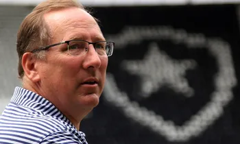 Imagem ilustrativa da imagem John Textor renuncia ao comando do Lyon e focará sua atenção no Botafogo