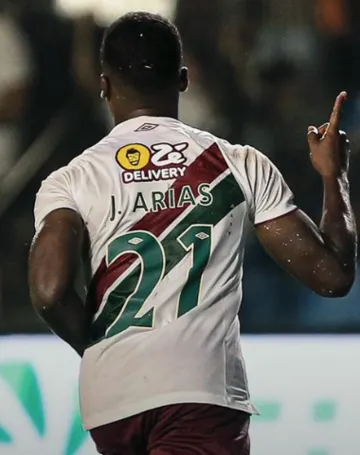Imagem ilustrativa da imagem Com torcida capixaba, Fluminense vence o Sampaio Corrêa pela Copa do Brasil