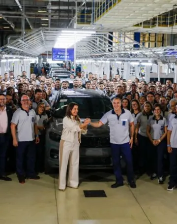 Imagem ilustrativa da imagem Stellantis anuncia R$ 13 bilhões em investimentos para Polo Automotivo de Goiana