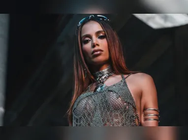 Anitta em clipe "Aceita"