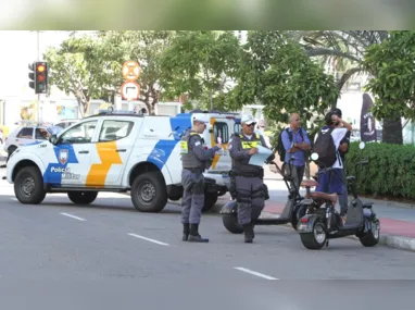Imagem ilustrativa da imagem Blitz da polícia apreende motos elétricas em Vitória
