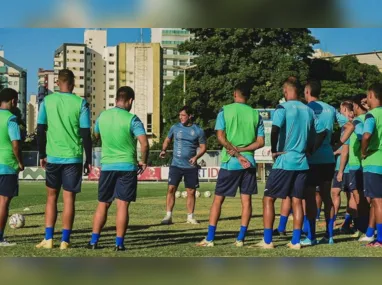 Parte da delegação capixaba que disputa Campeonato Brasileiro de Tênis em Minas Gerais