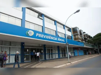 Entre as padarias que estão contratando quatro funcionários, está a Ki Sabor, em  Nova Almeida. O proprietário, Gleydson de Oliveira,  revelou que as vagas são para balconista, caixa, padeiro e ajudante. “Percebemos que profissionais mais maduros têm, muitas vezes,  uma postura diferenciada no atendimento aos clientes”.  A gerente Rossana Leal Coronado, 47, foi contratada como balconista em 2018 e revelou o atendimento ao cliente e a maturidade fez com que ela conseguisse crescer profissionalmente.