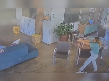 Mulher entrou na casa atirando contra os idosos