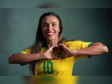 Imagem ilustrativa da imagem Marta quer disputar Paris-2024, mas prevê aposentadoria da seleção brasileira