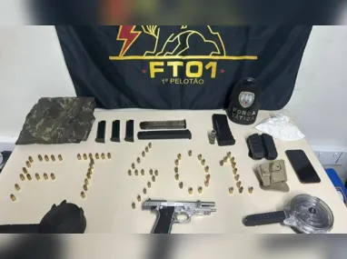 Imagem ilustrativa da imagem Polícia encontra armamento em casa abandonada em Vitória e homem acaba preso
