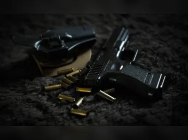 Imagem ilustrativa da imagem MPES denuncia 29 investigados por vender armas em grupo de mensagens por aplicativo