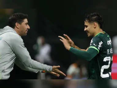 Imagem ilustrativa da imagem Raphael Veiga admite mau momento no Palmeiras e parabeniza Luís Guilherme por gol