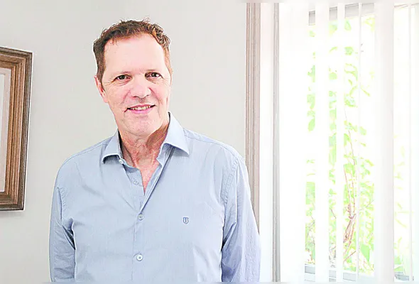 Cláudio Miranda é terapeuta individual e familiar, psicopedagogo clínico, pós-graduado pelo Hospital das Clínicas da Faculdade de Medicina de Ribeirão Preto - USP