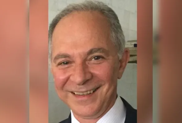 José Vicente de Sá Pimentel é embaixador aposentado