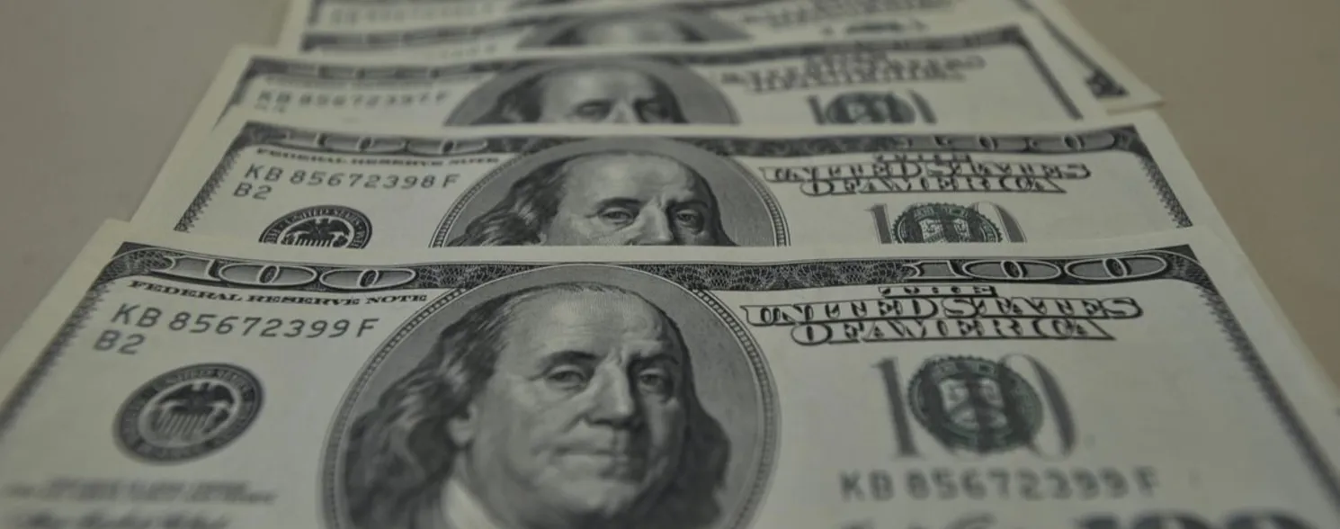 Imagem ilustrativa da imagem Dólar sobe e Bolsa cai após novas ameaças tarifárias de Trump