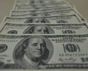 Imagem ilustrativa da imagem Dólar sobe e Bolsa cai após novas ameaças tarifárias de Trump