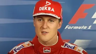 Imagem ilustrativa da imagem Com ajuda da esposa, Schumacher assina capacete em rara rara aparição
