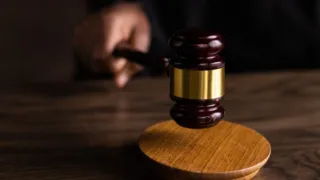 Imagem ilustrativa da imagem Justiça determina prisão de servidores e uso de tornozeleira em vereador no ES