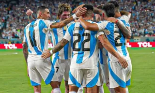 Imagem ilustrativa da imagem Argentina amassa Chile e avança para as quartas da Copa América