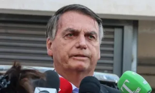 Imagem ilustrativa da imagem Bolsonaro se sente mal, cancela agenda em Goiás e retorna para Brasília