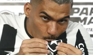 Imagem ilustrativa da imagem Botafogo apresenta Allan como reforço para o Brasileiro: 'Sempre fui torcedor'