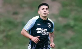 Imagem ilustrativa da imagem Botafogo apresenta o argentino Almada, mais cara contratação do futebol brasileiro